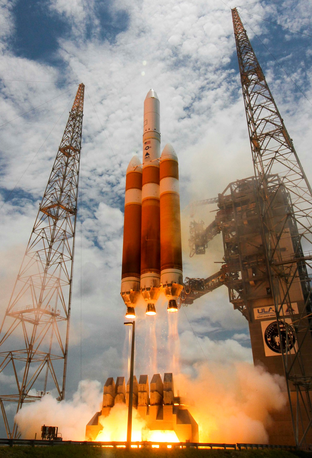 Illustration for article titled These Photos of World's Largest Rocket Launch Are IncredibleÂ